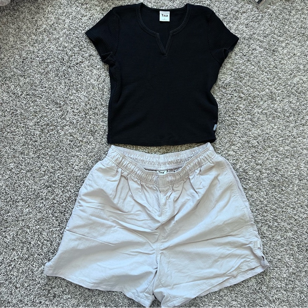 Aritzia TNA athletic outfit